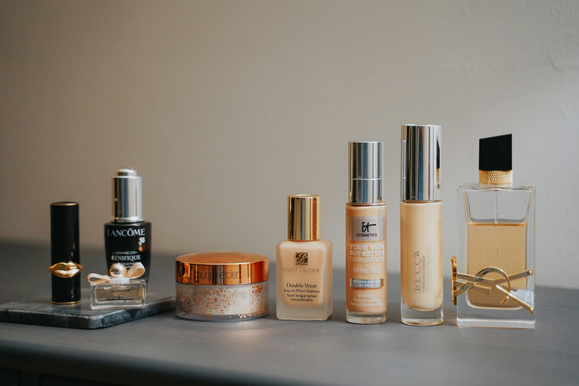 Make Up Hourglass: Top Products for Beauty Enthusiasts