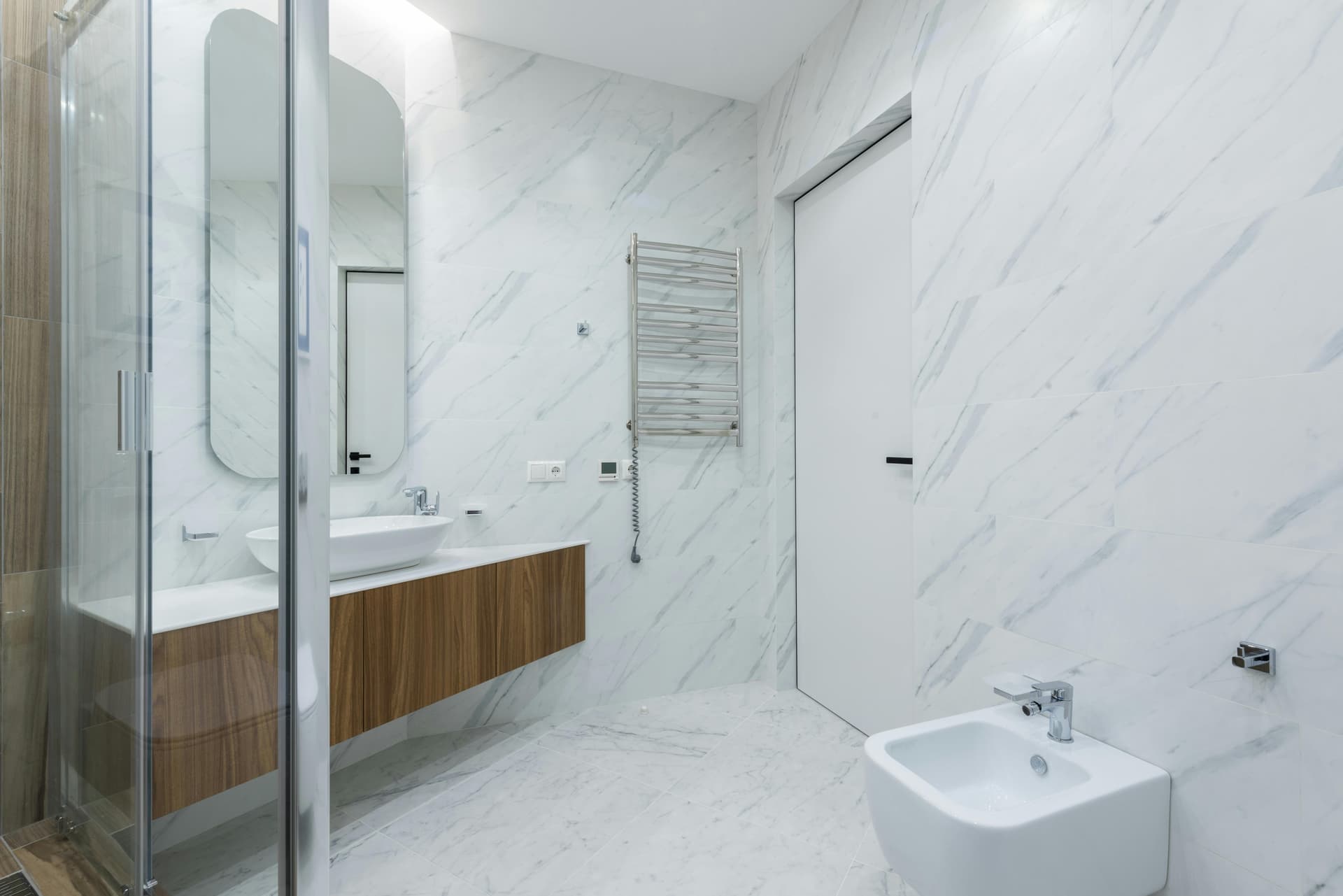 Elegant Showers UK with Luxury Bathroom Accessories