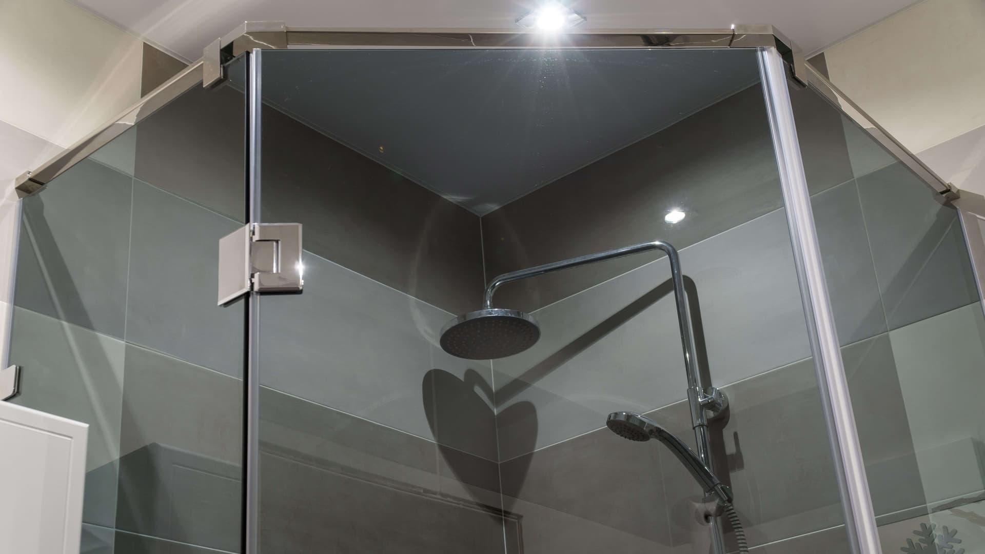 Cabine de douche intégrale : la solution complète pour votre salle de bain