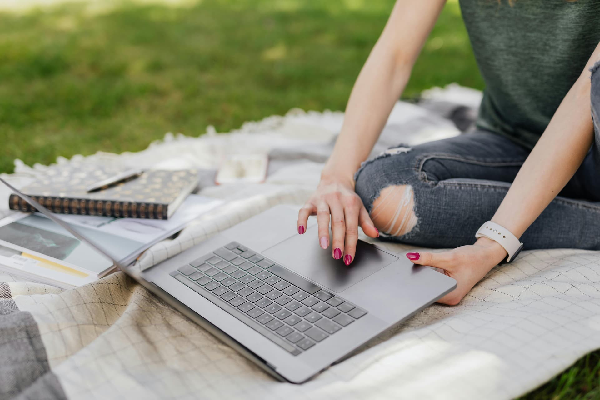 How a B2B Buyer Can Help You Source High-Quality Products for Your Business