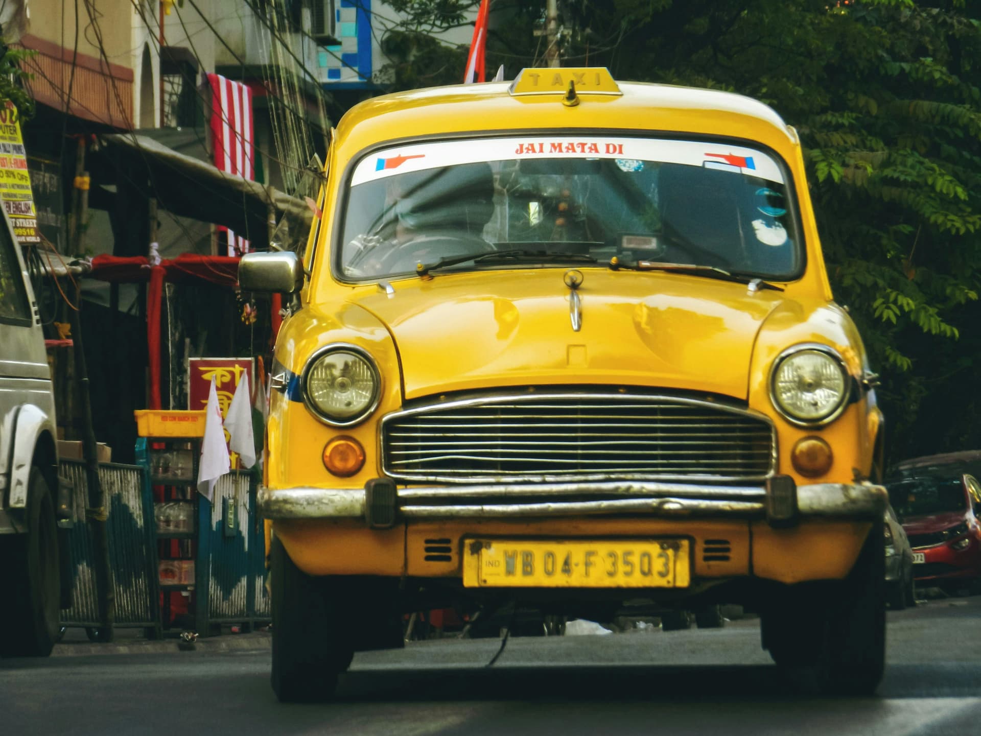Luxury Taxis for Gatwick from Brooklands & Surrounding Areas