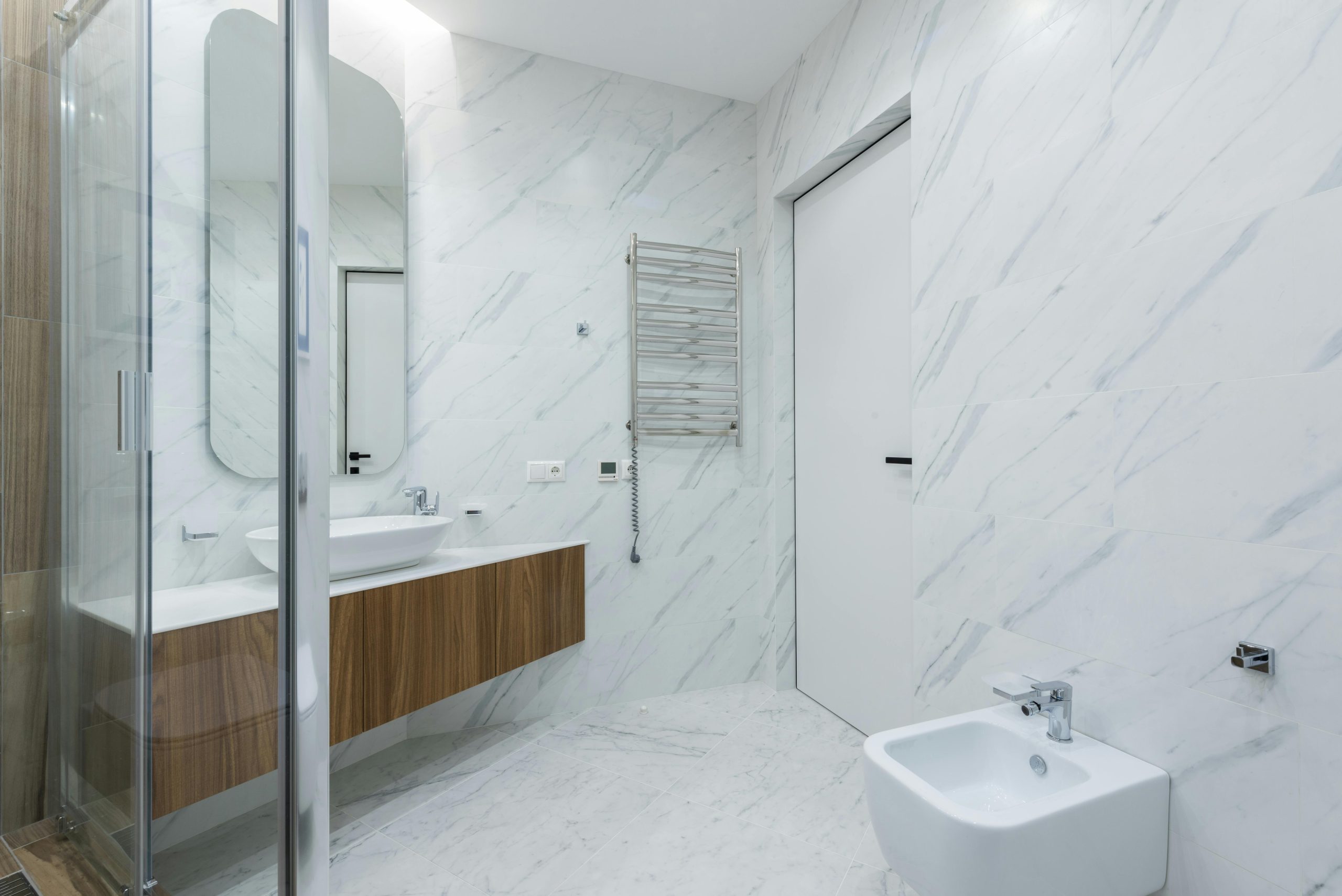 Elegant Showers UK with Luxury Bathroom Accessories